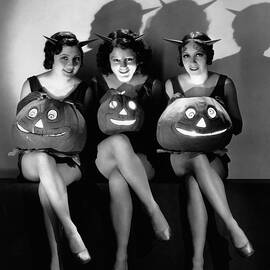 Lillian Roth Marion Shilling Rosita Moreno Flapper Starlets Halloween Pumpkin 1930 Leggy by Silver Screen