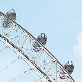 London - Bright Eye by Richard Reeve