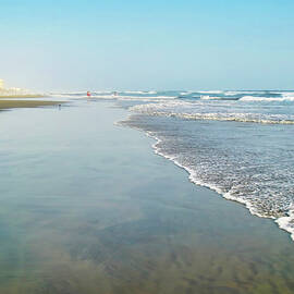 Low Tide in Acapulco by Tatiana Travelways