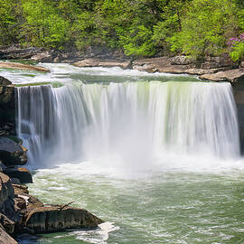 Majestic Cumberland Falls