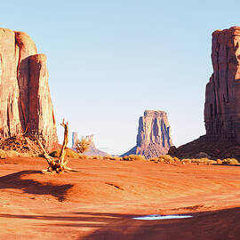 Majestic Monument Valley Landscape by Robert Niemeier