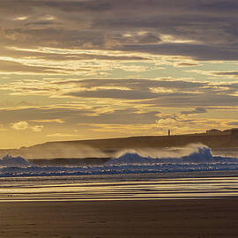 Morning waves by Francisco Ruiz Navas