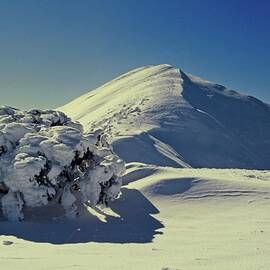 Mt Feathertop winter, Victoria, Australia by Steven Ralser
