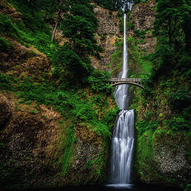 Multnomah Falls Offset, Oregon by Abbie Matthews