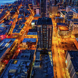 Night Time Seattle by Tommy Farnsworth