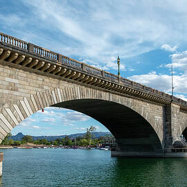 Not the Thames by Mary Lee Dereske