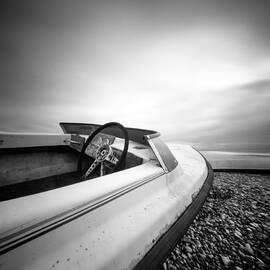 Old abandoned speed boat by Will Gudgeon