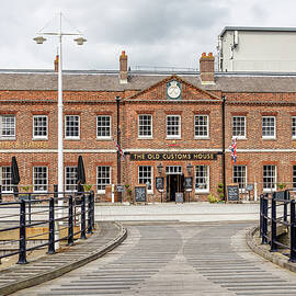 Old Customs House Portsmouth by Shirley Mitchell