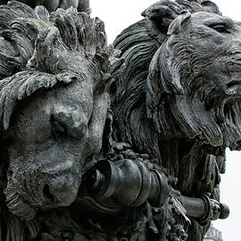 Paris Statue 1