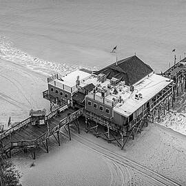 Pier 14 Myrtle Beach BW by Susan Candelario