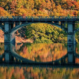 Pit 3 Autumn by Mike Lee