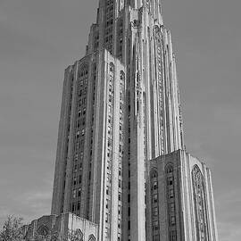Pittsburgh - Cathedral of Learning in mono by Richard Reeve