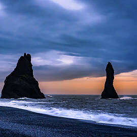 Rising Dawn by DEE POTTER