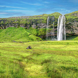 Seljalandfoss by Steven Dos Remedios