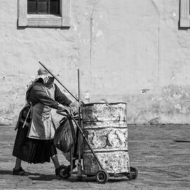She does this everyday by Tatiana Travelways