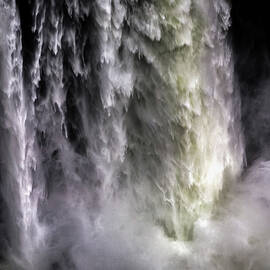 Snoqualmie Falls by Tommy Farnsworth