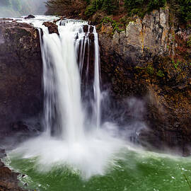 Snoqualmy Falls Washington by Tommy Farnsworth
