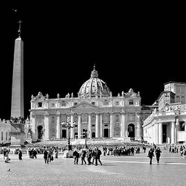 St. Peter's plaza in Rome - Italia by Stefano Senise