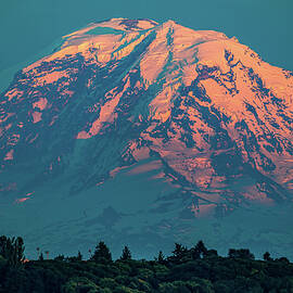 Sunset on Mt. Rainier Seattle by Tommy Farnsworth