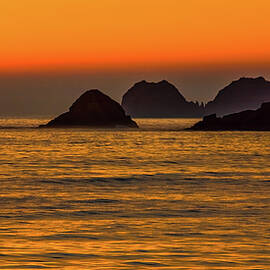 Sunsets Manzanillo Bay by Tommy Farnsworth