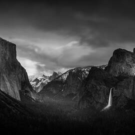 Tunnel View in Yosemite by Serge Ramelli