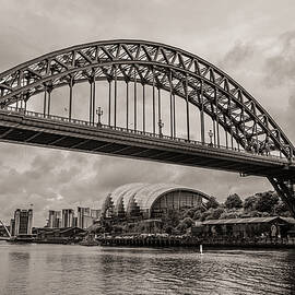 Tyne Bridge and Sage by Francisco Ruiz Navas