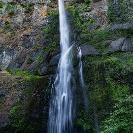 Upper Multnomah Falls by Tommy Farnsworth