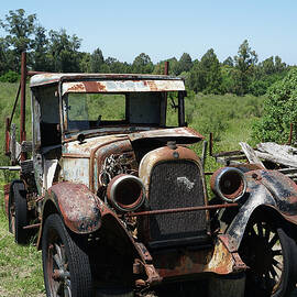 Uruguay Rusty Truck 2 by Richard Reeve