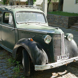 Vauxhall 10-4 by Richard Reeve