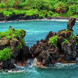 Waianapanapa Islands by Abbie Matthews