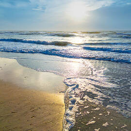 Waves and sun shine by Oceanic SkyView