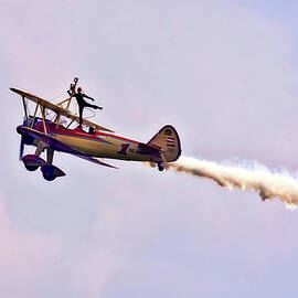 Wing walker acrobatic flight demonstration by Tatiana Travelways