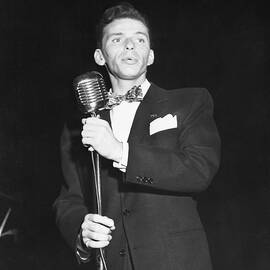 Frank Sinatra Performing by Bettmann