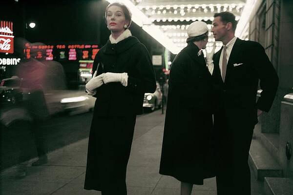 Evening Stroll in 1950s Fashion Wall Art