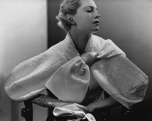 Grace Kelly in Elegant Attire Wall Art