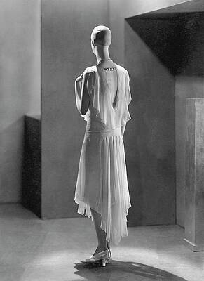 Wall Art featuring the photograph Back View Of A Mannequin Designed By Siegel by George Hoyningen-Huene