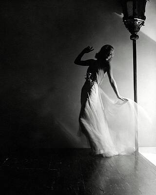 Elegant Silhouette by a Street Lamp Wall Art