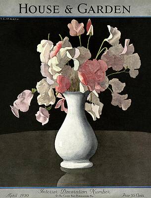 Elegant Floral Arrangement in Vase Wall Art