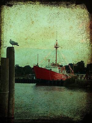 Historical Wall Art featuring the photograph Lewes - Overfalls Lightship 1 by Richard Reeve