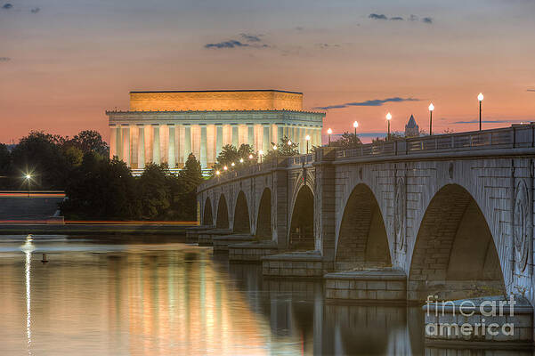 Lincoln Memorial at Dusk Wall Art