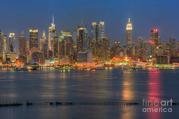 Wall Art featuring the photograph Manhattan Twilight II by Clarence Holmes