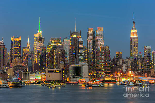 Wall Art featuring the photograph Manhattan Twilight III by Clarence Holmes