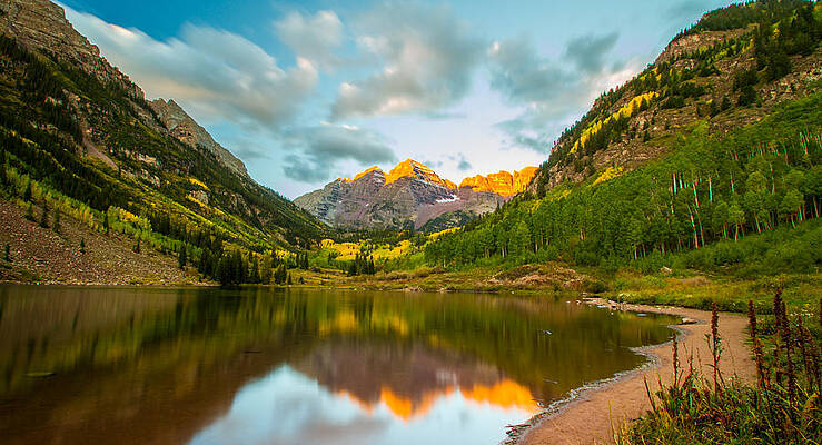 Color Wall Art featuring the photograph Maroon Bells Sunrise by Jeff Stoddart