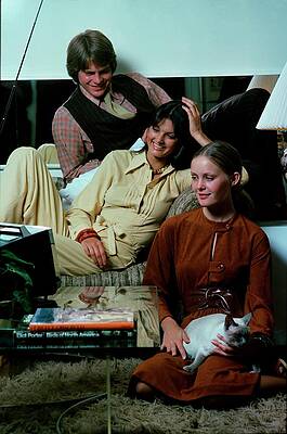 Watching Photograph - Models Watching Television by William Connors