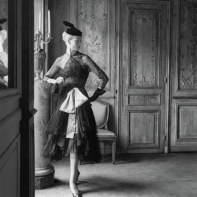 Elegant Woman in Vintage Fashion Wall Art