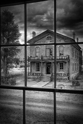 Montana Wall Art featuring the photograph One Last Look by Ghostwinds Photography