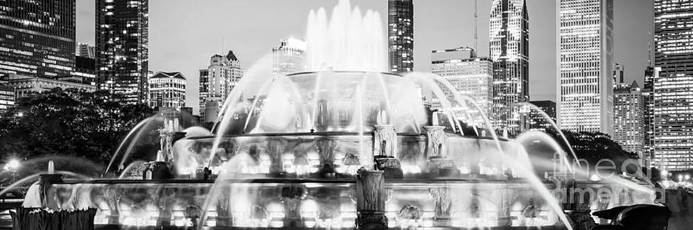 Illinois Wall Art featuring the photograph Panoramic Picture Of Chicago Buckingham Fountain by Paul Velgos