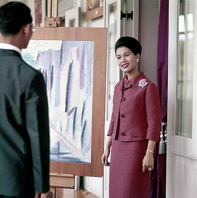 Thailand Wall Art featuring the photograph Queen Sirikit Of Thailand Looking At A Painting by Henry Clarke