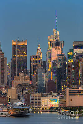 Wall Art featuring the photograph Manhattan Twilight V by Clarence Holmes