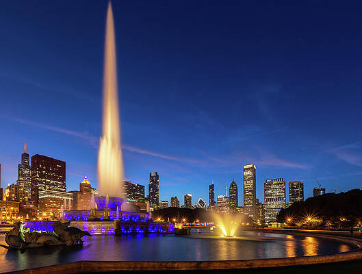 David Photograph - Buckingham Fountain At Dusk by David Hart